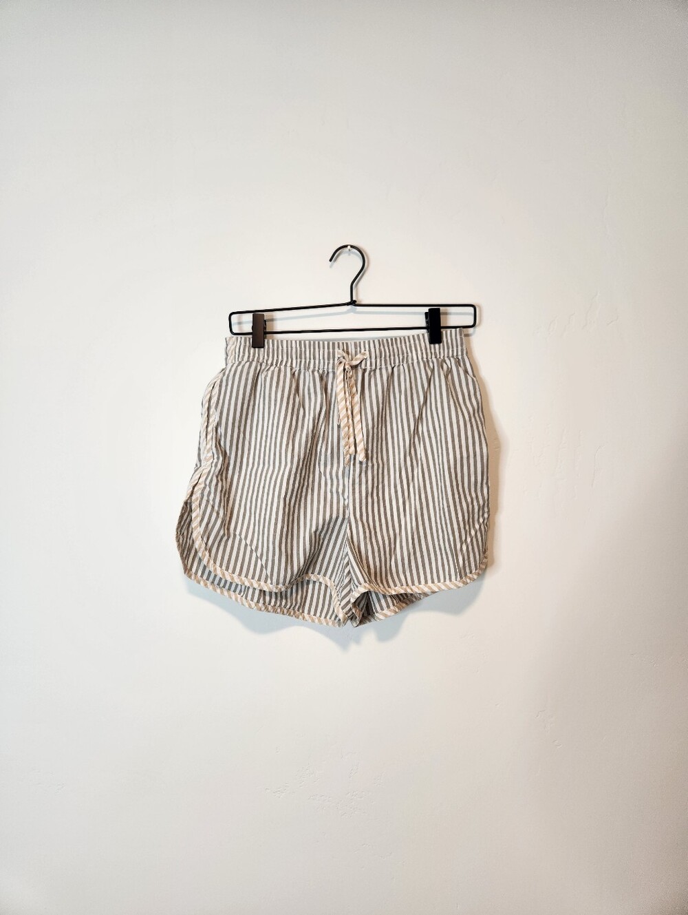 Madewell Crinkle Cotton Dolphin Hem Shorts Size Small - Picture 3 of 9